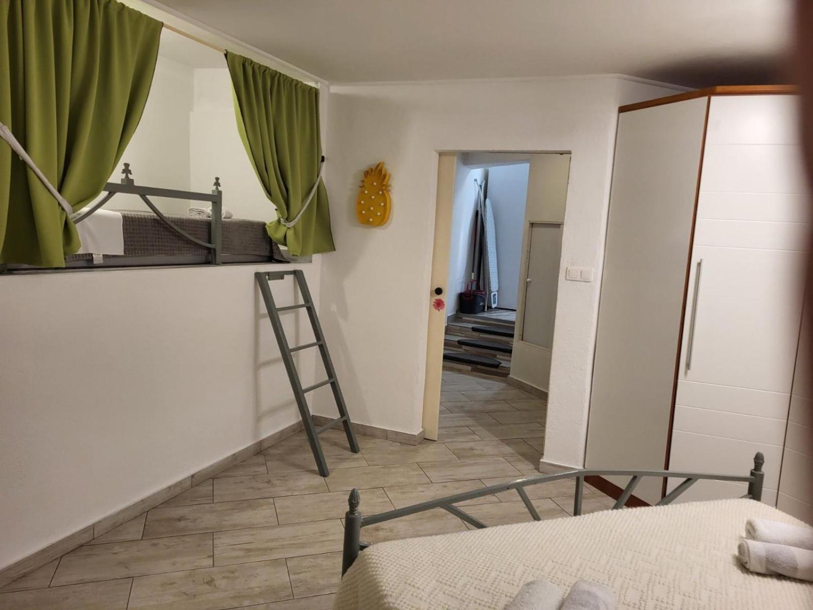 Holiday House With A Parking Space Novi Vinodolski - 17533 Bilik gambar